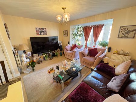 Bowhill Way, Harlow - Photo 2