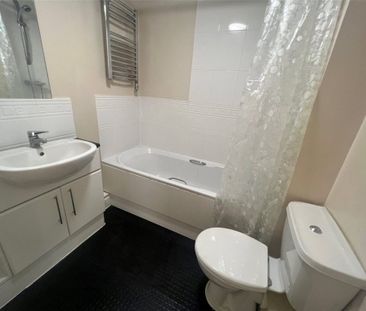 1 Bedroom Flat / Apartment - Lower Canal Walk, Southampton - Photo 1