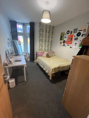 7 Bed Flat, Smithdown Road, L15 - Photo 3