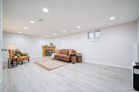 For Lease - 250 Belvenia Road, Burlington, Ontario - Photo 2