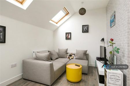 1 bedroom flat to rent - Photo 2