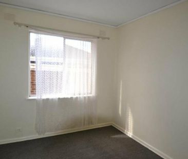 SECURE GROUND FLOOR APARTMENT - Photo 3