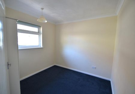 3 bedroom semi-detached bungalow to rent - Photo 3