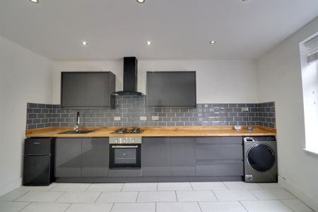 London Road, Purbrook, Waterlooville - Photo 2