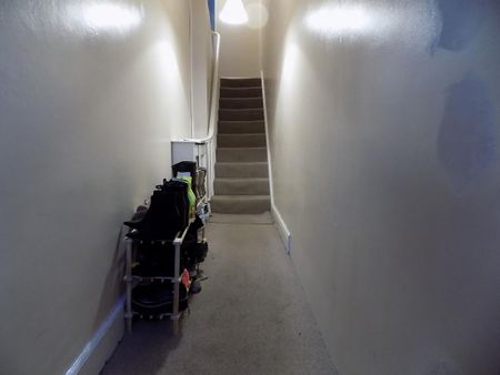 2 bedroom maisonette to rent - Photo 2