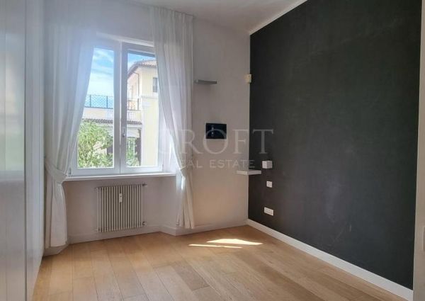 Parioli-Piazza delle Muse: Restored 3 bedroom, 3 Bath, spacious living, kitchen, balcony, near park, master bed & 2 single bedrooms. Ref 1045