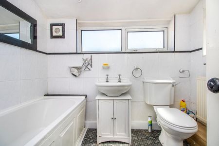 3 bedroom terraced house to rent - Photo 5