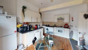 flat 2 185 Kirkstall Lane, Leeds, LS6 3EJ - Photo 5