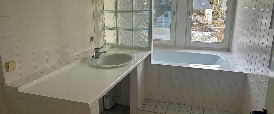 Galeriewohnung mit 98 m² Wfl. und Küchenzeile im Dachgeschoss - Foto 1