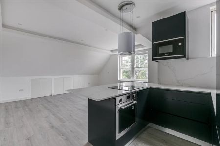 2 bedroom flat in Hampstead - Photo 5