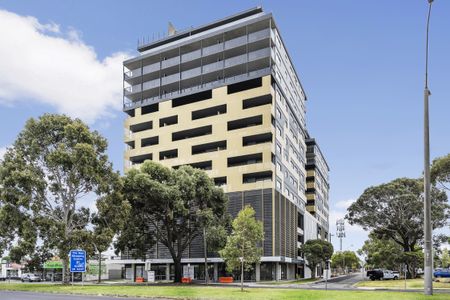 Modern 2-Bedroom Apartment with Stunning City Views - Photo 2