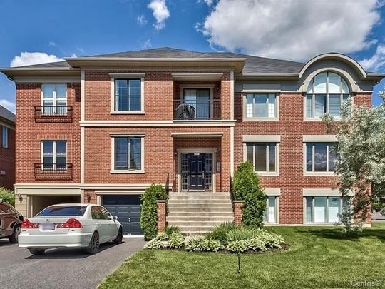 Crois. du Louvre, J4Y 0B7, Brossard - Photo 1