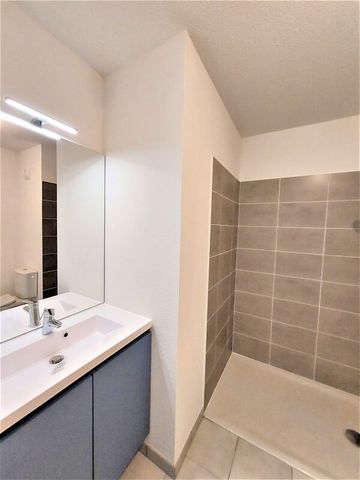 Location Appartement 2 pièces 40m² LA ROCHELLE 17000 - Photo 4