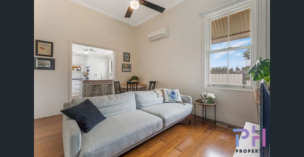 PICTURE PERFECT HOME! - Photo 1