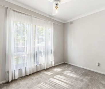 Spacious & Well-Located Unit in Sought-After Kensington Gardens - Photo 4