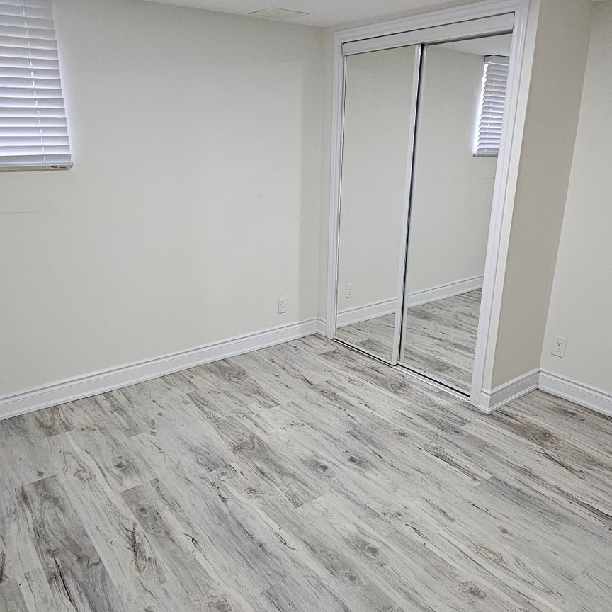 For Lease - 5439 Cornwall Crescent, Burlington, Ontario - Photo 1