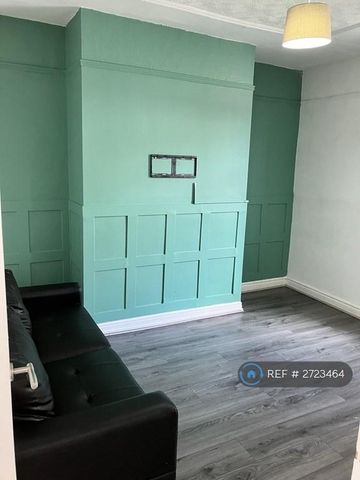 3 bedroom end of terrace house to rent - Photo 3