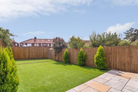3 bedroom end of terrace house to rent - Photo 2