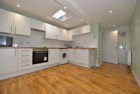 2 bedroom terraced house to rent - Photo 4