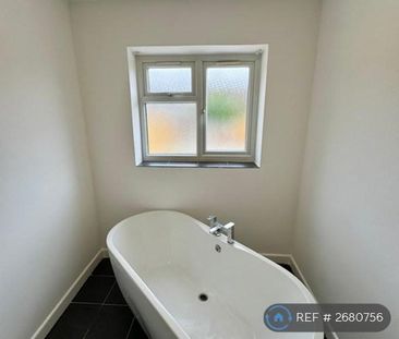 3 bedroom end of terrace house to rent - Photo 3