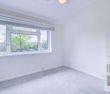 Bloxham Crescent, Hampton, TW12 - Photo 3