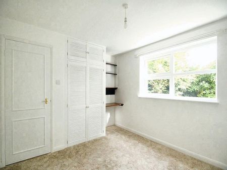 4 bedroom detached house to rent - Photo 2