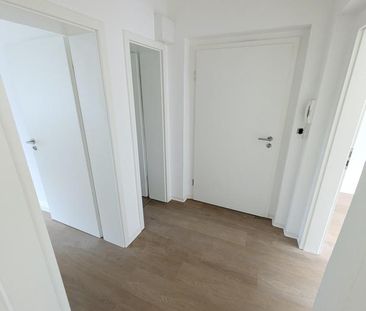++ frisch renovierte 2-Raum-Wohnung - mit Einbauküche, Tageslichtba... - Foto 1