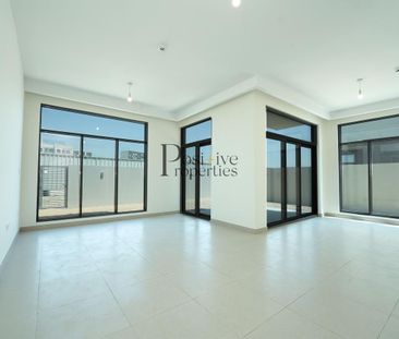 Landscaped unit | Close to Beach | Roof Access - Photo 4