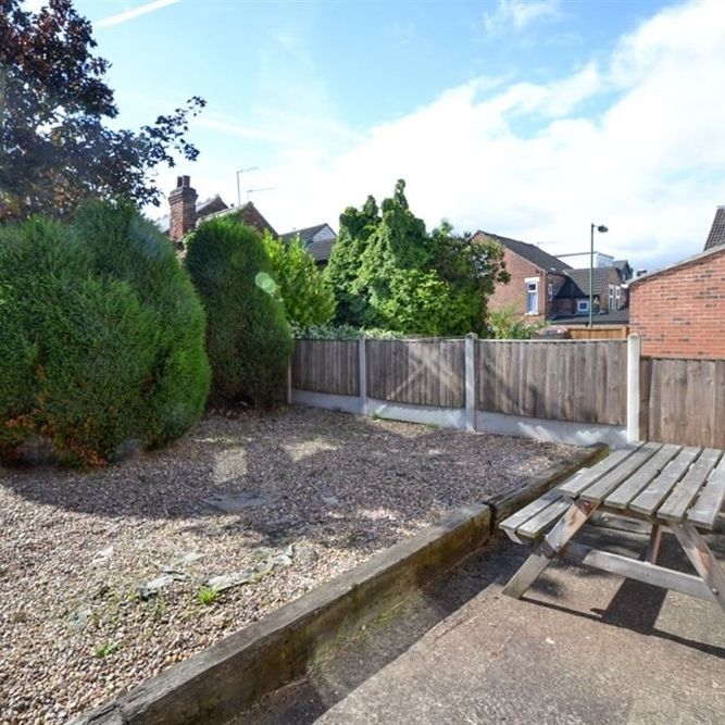 4 Bedroom Semi Detached To Rent in Lenton - Photo 1