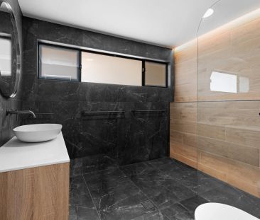 Beautifully renovated coastal home - Photo 6