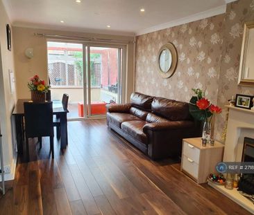 3 bedroom end of terrace house to rent - Photo 2