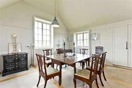 A beautifully presented three bedroom country cottage set in substantial grounds in the heart of the Surrey countryside - Photo 3