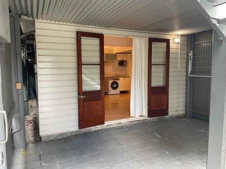 SECURE STUDIO APARTMENT IN A GREAT LOCATION... - Photo 2