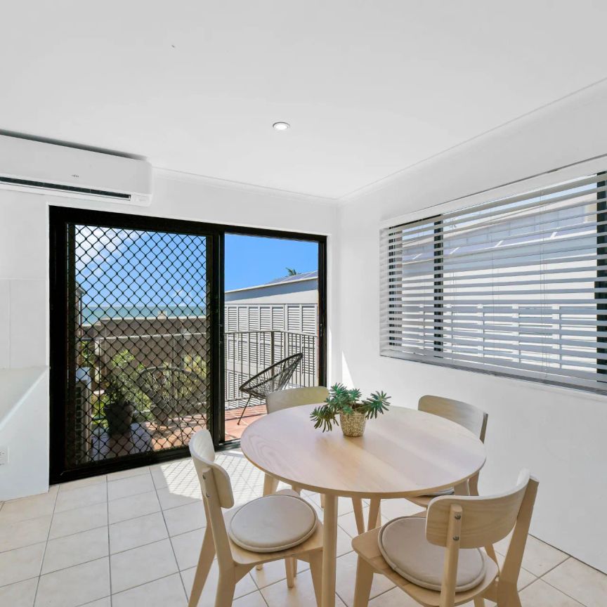 Refurbished Apartment With Ocean View - Photo 1