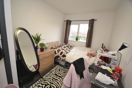 2 bed Mid Terraced House for Rent - Photo 4