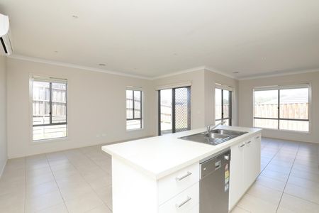 10 Aria Court, Doreen VIC 3754 - Photo 3