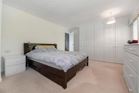 4 bedroom detached house to rent - Photo 2