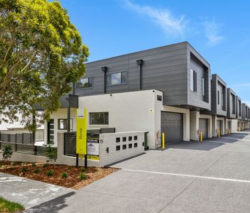 New Townhouse - Photo 3