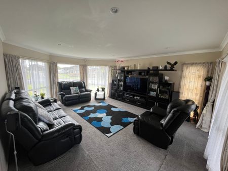 Beachlands, 4 Bedrooms - Photo 3