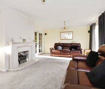 The Pines, Basildon - Photo 2