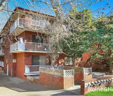 2 Bedroom Unit in a Central Location! - Photo 2
