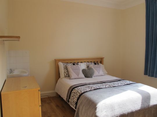 130 Warwick Road, Carlisle (STUDENT HOUSE) - 7 Rooms available for 2025 - Photo 1