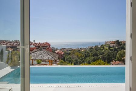 3 room luxury Villa for rent in Fuengirola, Spain - Photo 4