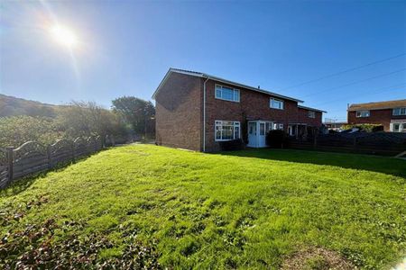 2 bedroom end of terrace house to rent - Photo 3