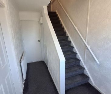 3 bedroom end of terrace house to rent - Photo 4