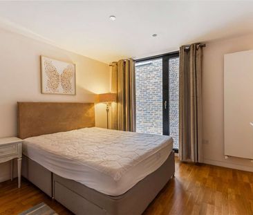 Furnished Four Double Bedroom townhouse with a garage and roof terr... - Photo 2