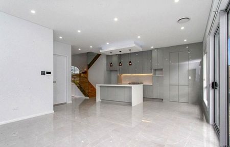 NEAR NEW LUXURY HOME ! - Photo 4