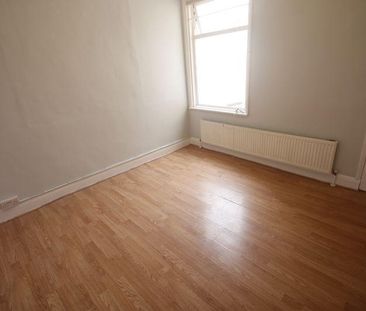 4 bedroom semi-detached house to rent - Photo 3