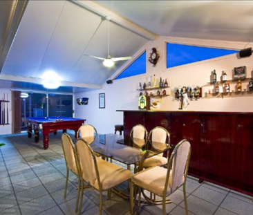 Family Entertainer with Multiple Living Areas & Poolside Paradise - Photo 3
