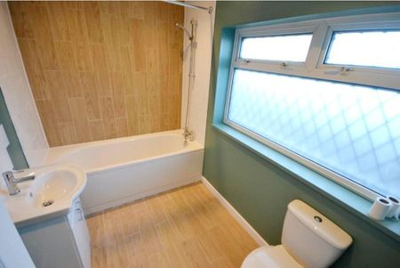 3 bedroom end of terrace house to rent - Photo 3